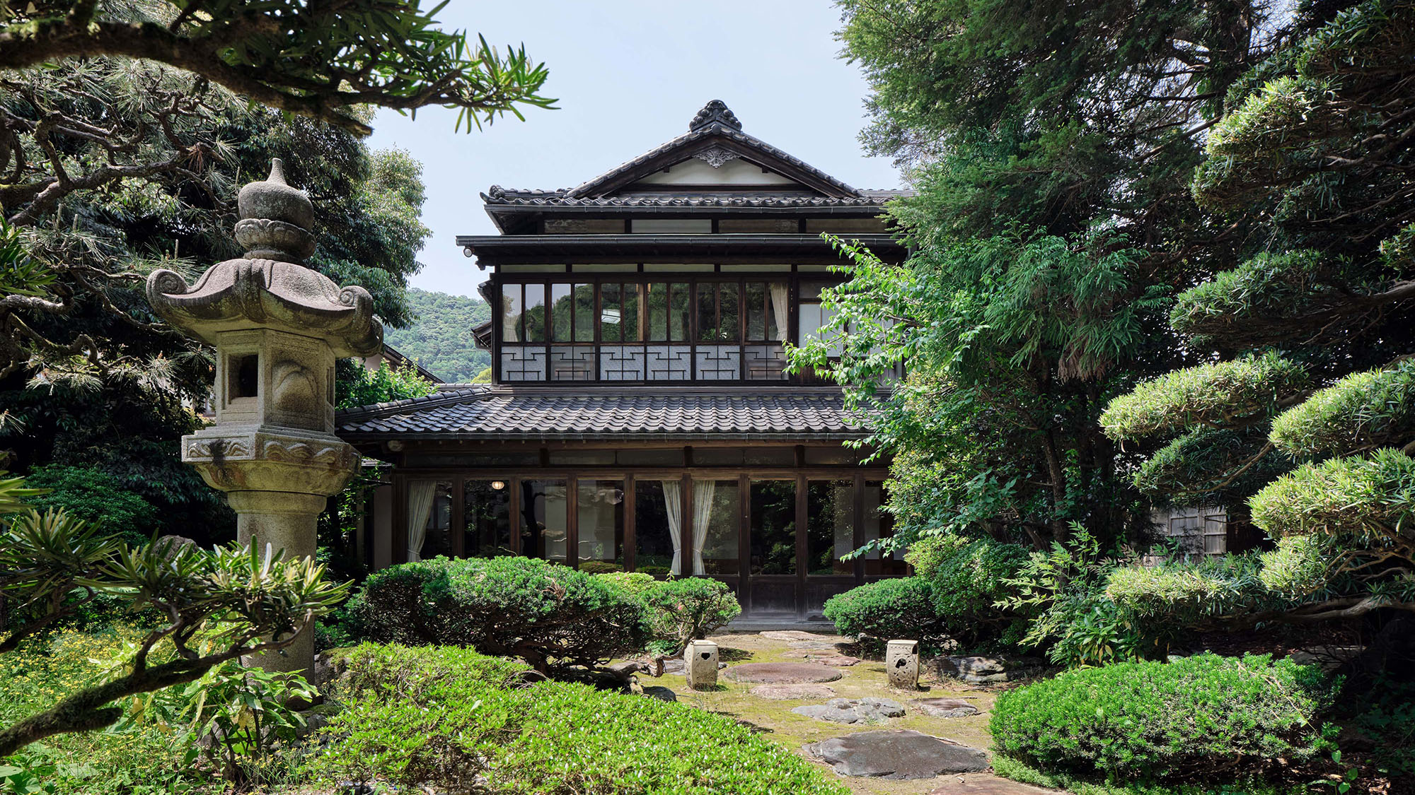 【庭園】四季折々に移り変わる自然美を身近に感じながらゆったりと時が流れる滞在をお楽しみ下さい