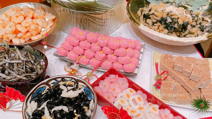 【12/31〜1/3｜夕朝食付】天然温泉で迎えるお正月♪迎春ディナーバイキング＆朝食付