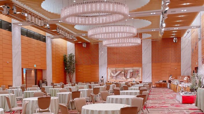 【12/31〜1/3｜夕朝食付】天然温泉で迎えるお正月♪迎春ディナーバイキング＆朝食付