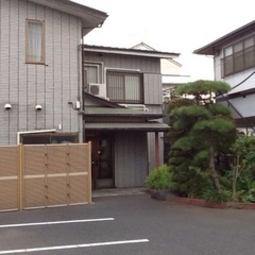 外観 / The external appearance of our hotel &Parking