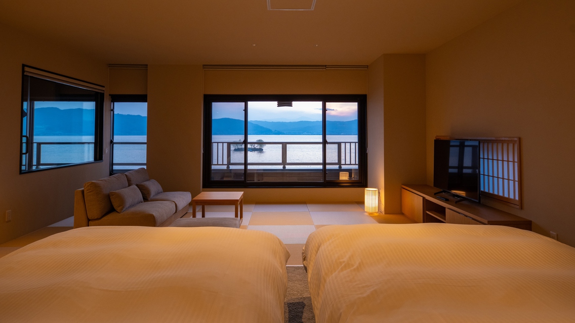 贅沢時間◆至福のステイ【諏訪湖一望レイクビュー！展望温泉付モダン和洋室】≪この部屋限定の過ごし方≫