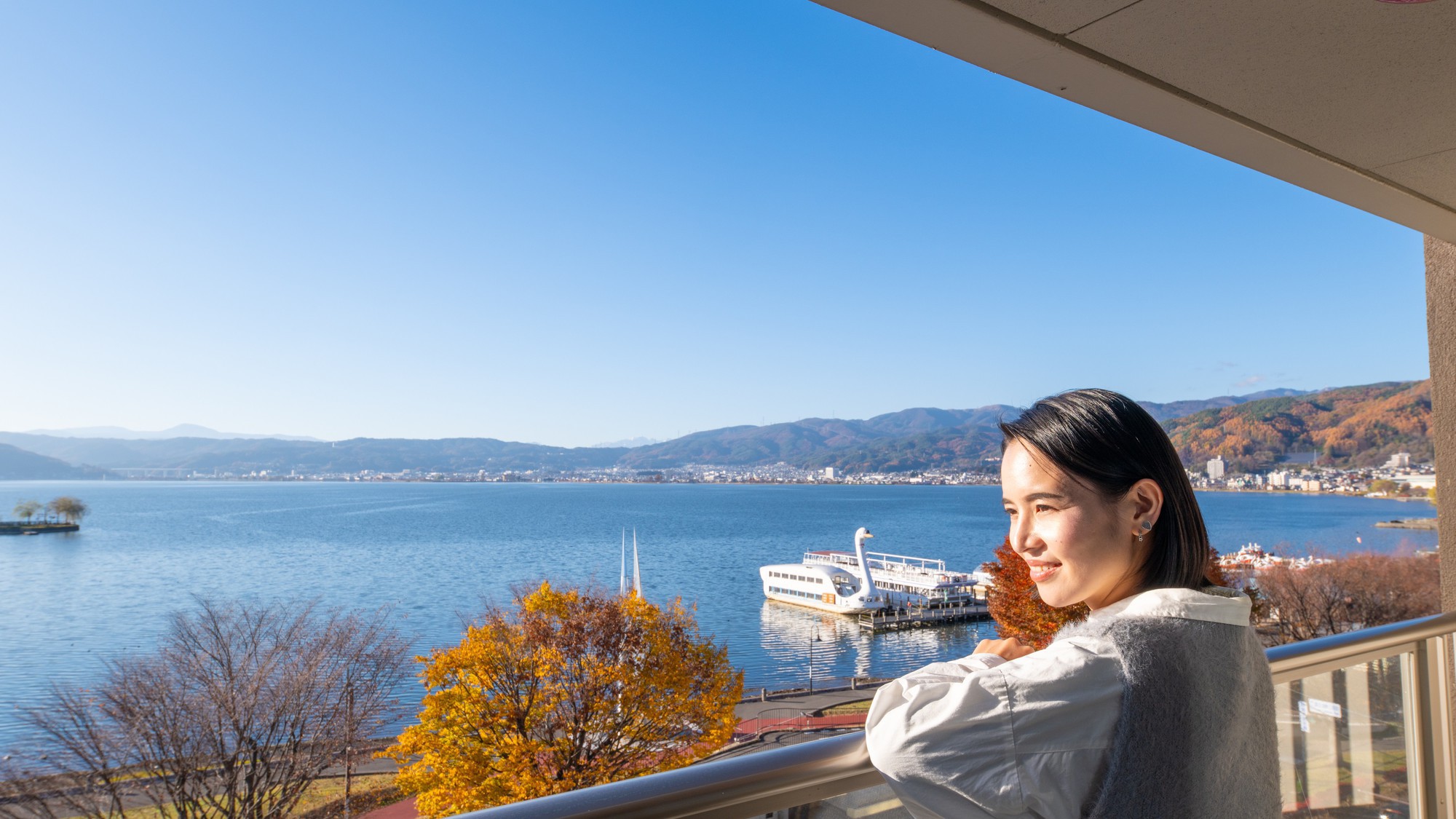 客室:湖正面和室バルコニーより(例:5階)