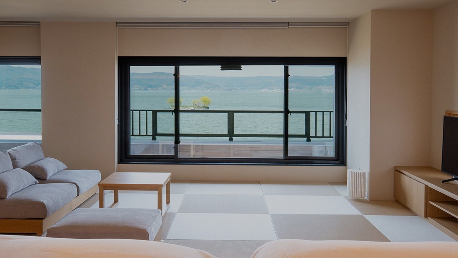 レイクビュー！諏訪湖一望【湖正面 露天風呂付（温泉）モダン和洋室】