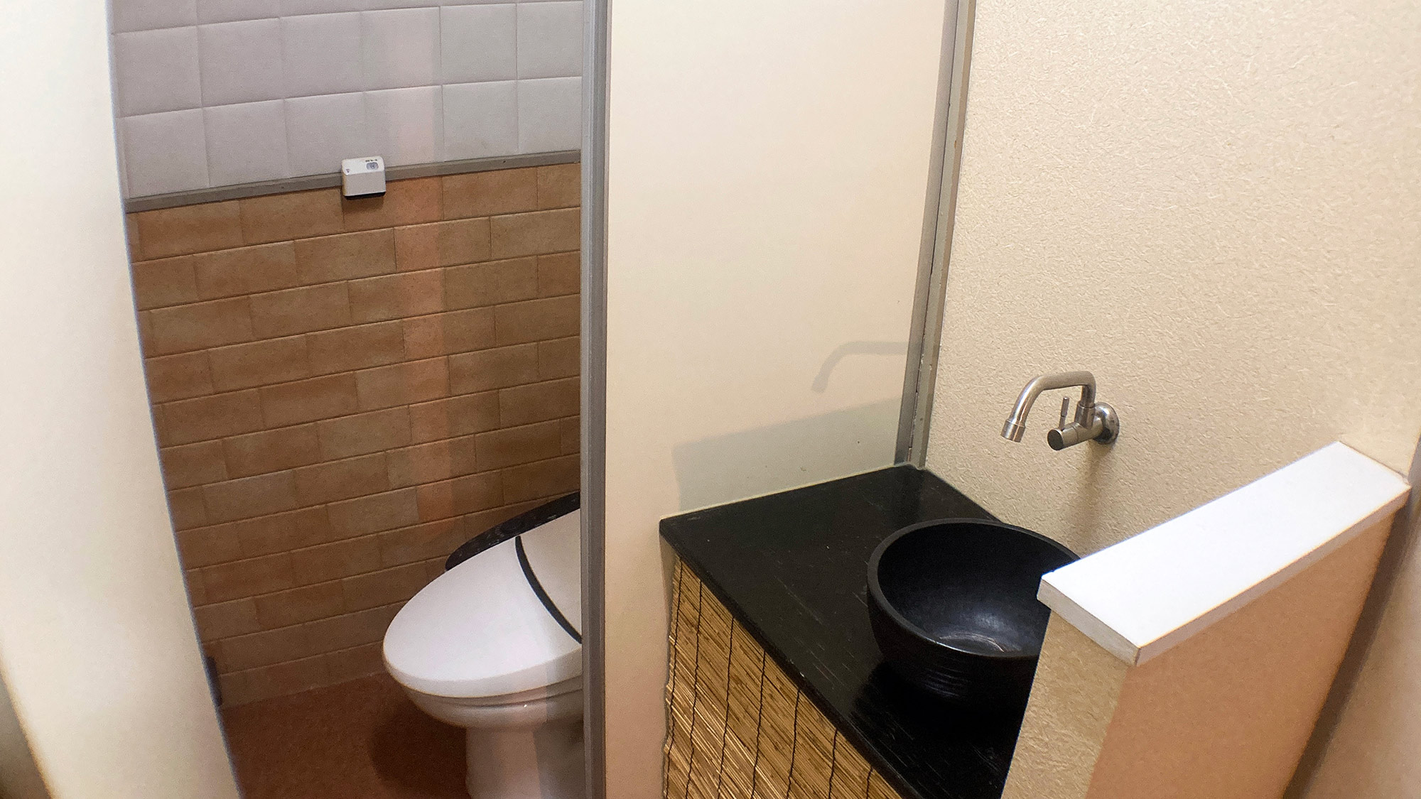 ・【トイレ】共用のトイレがございます。清潔に保たれており安心してご利用いただけます