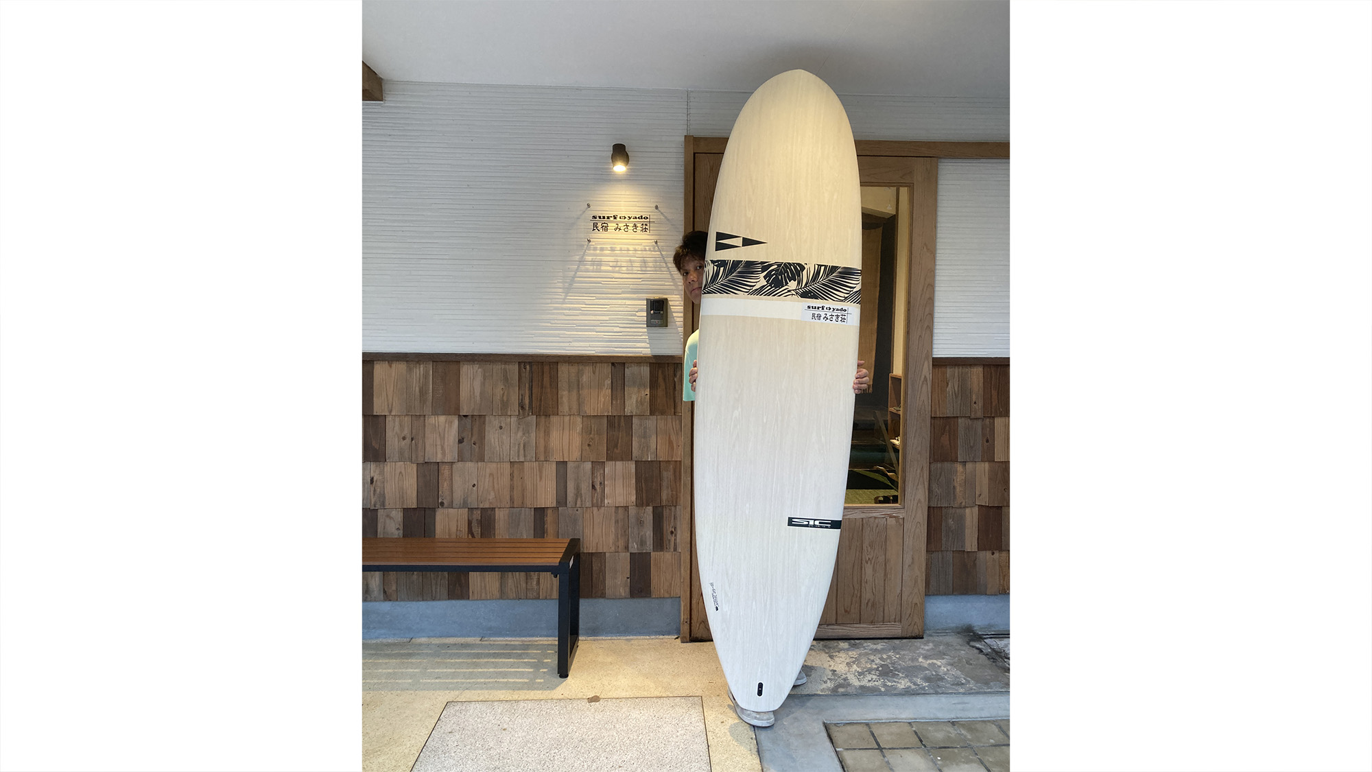 【貸出プラン】ウェットスーツ付きでサーフボードもレンタルできるプランもご用意しております（有料）