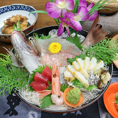 *【姿造り一例】旬の地魚にアワビが付いて豪華！！天然ものの繊細な味をお楽しみください。