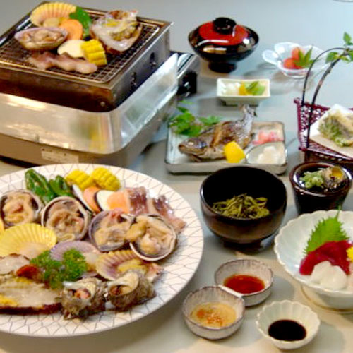 磯焼き会席Aプランの夕食です♪磯焼きをメインに旬の魚介を堪能♪（一例）