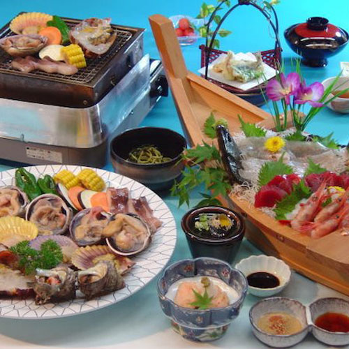 磯焼き会席Bプランの夕食です♪磯焼きに舟盛付き！海鮮を心行くまでご堪能いただけます。（一例）