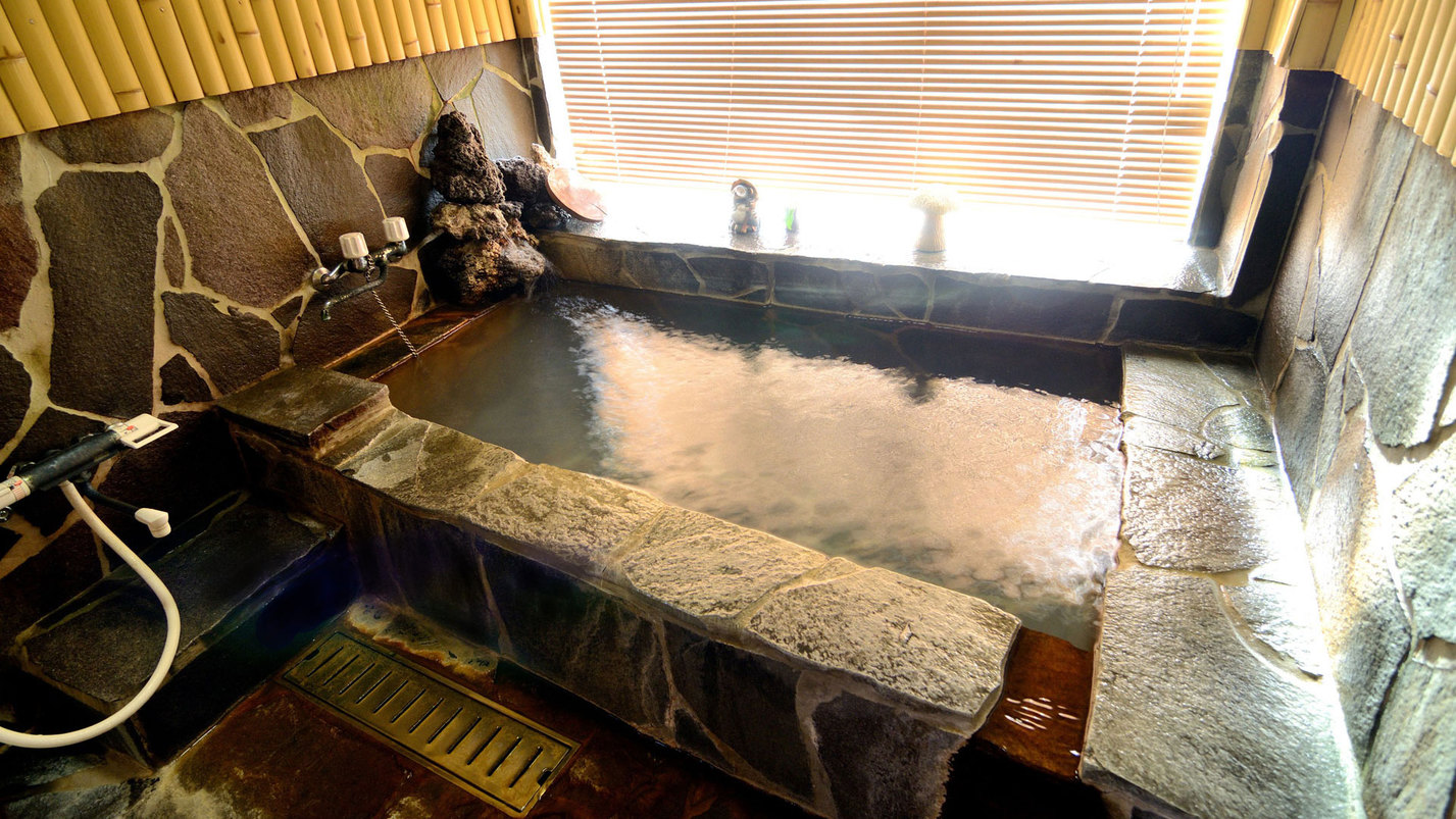 岩風呂温泉付き特別室「桜の間」