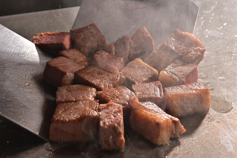 【夕朝食遅めでお得】プール滞在中付き！食事時間とチェックイン時間遅めで1，500円引きプラン