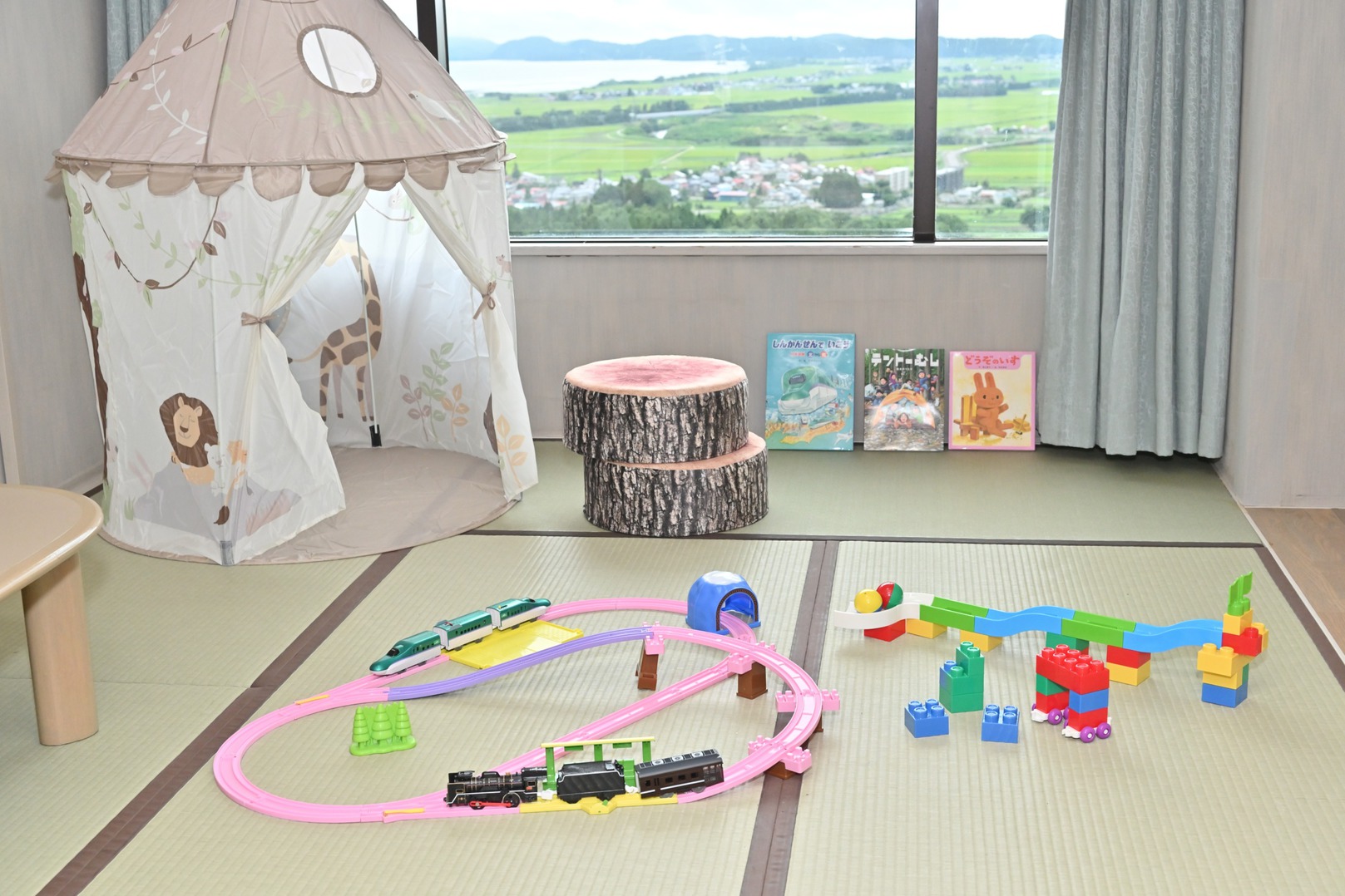 【小さなお子様連れファミリーへ】楽しい玩具で遊べるキッズルームに泊まろう！夕朝食ビュッフェプラン