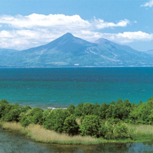 猪苗代湖と磐梯山