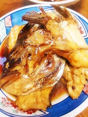 煮鯛魚骨