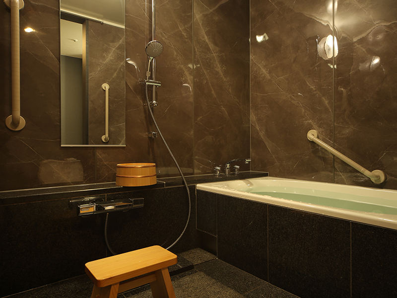 ユニバーサルルーム　バスルーム