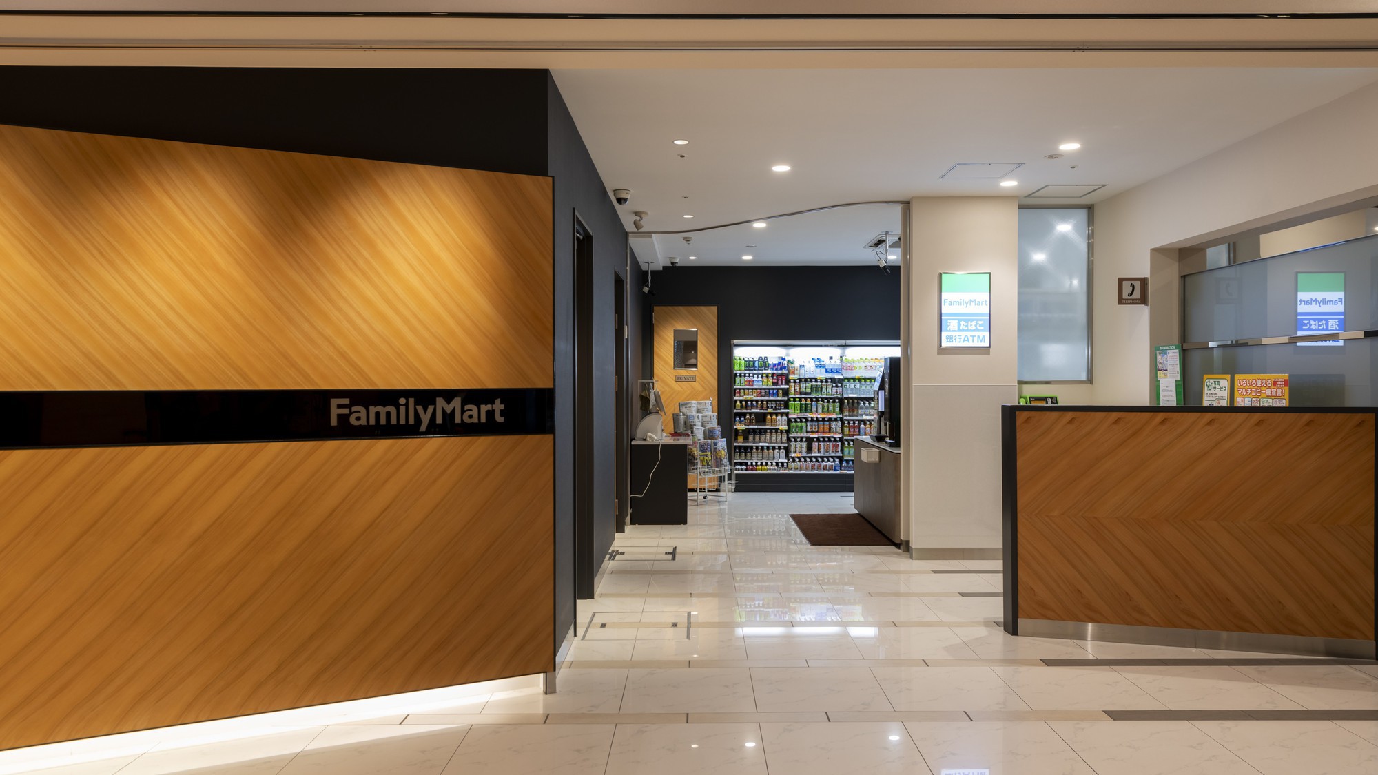 ファミリーマート SHIROYAMA HOTEL kagoshima店（1階）
