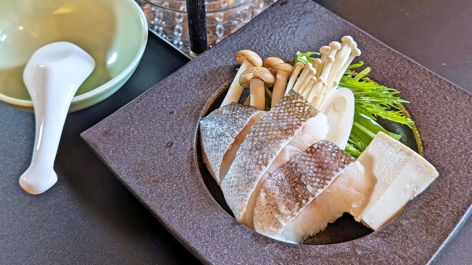  【冬】＜迷ったらこれ！華彩懐石＞「鱈味噌鍋」「国産牛陶板焼き」「茶碗蒸し蟹あんかけ」など全12品