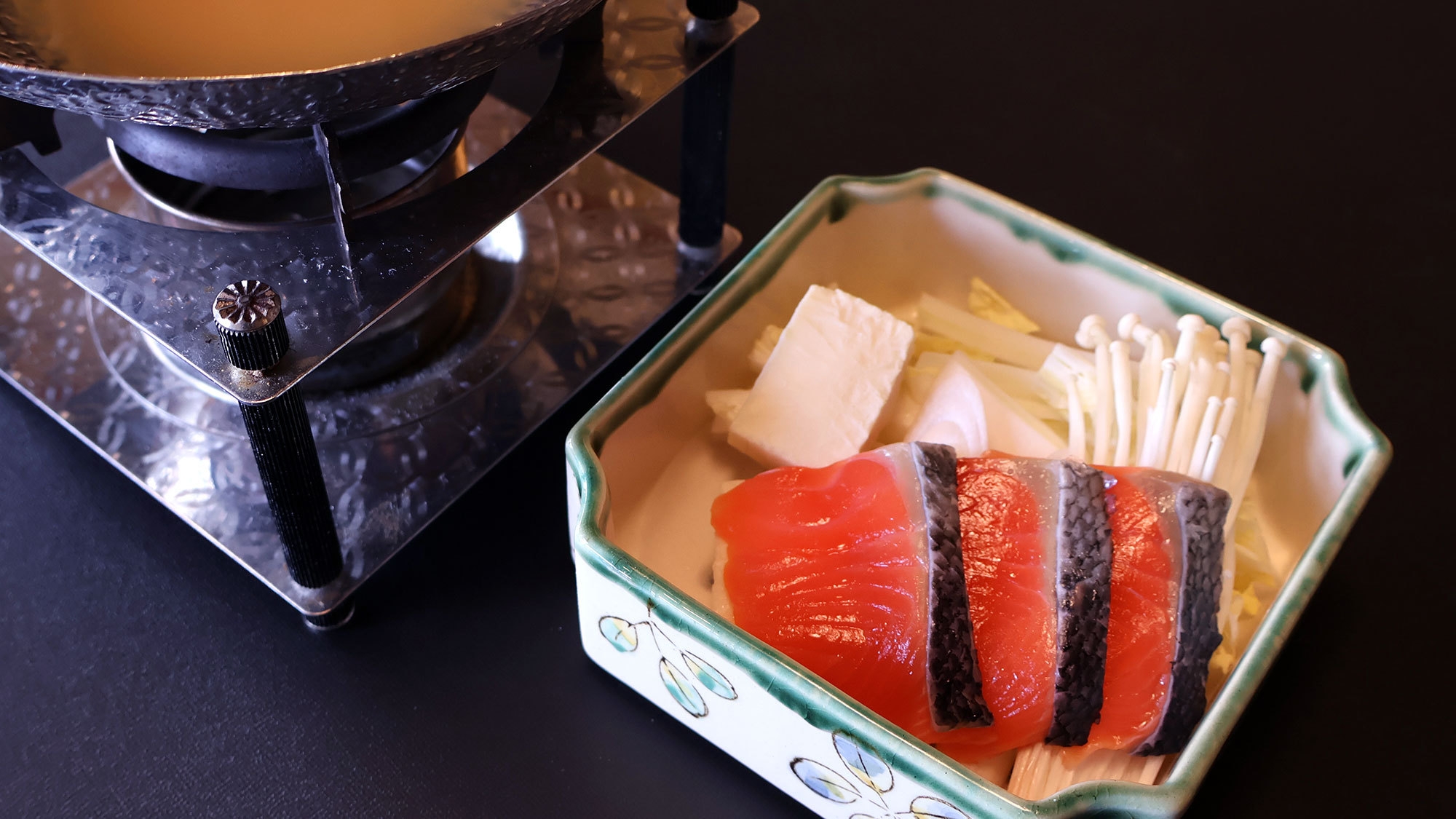 【秋】＜自慢の会席〜旬彩＞ 「名古屋コーチン朴葉焼」「秋鮭味噌鍋」「栗茶碗蒸し」など全12品
