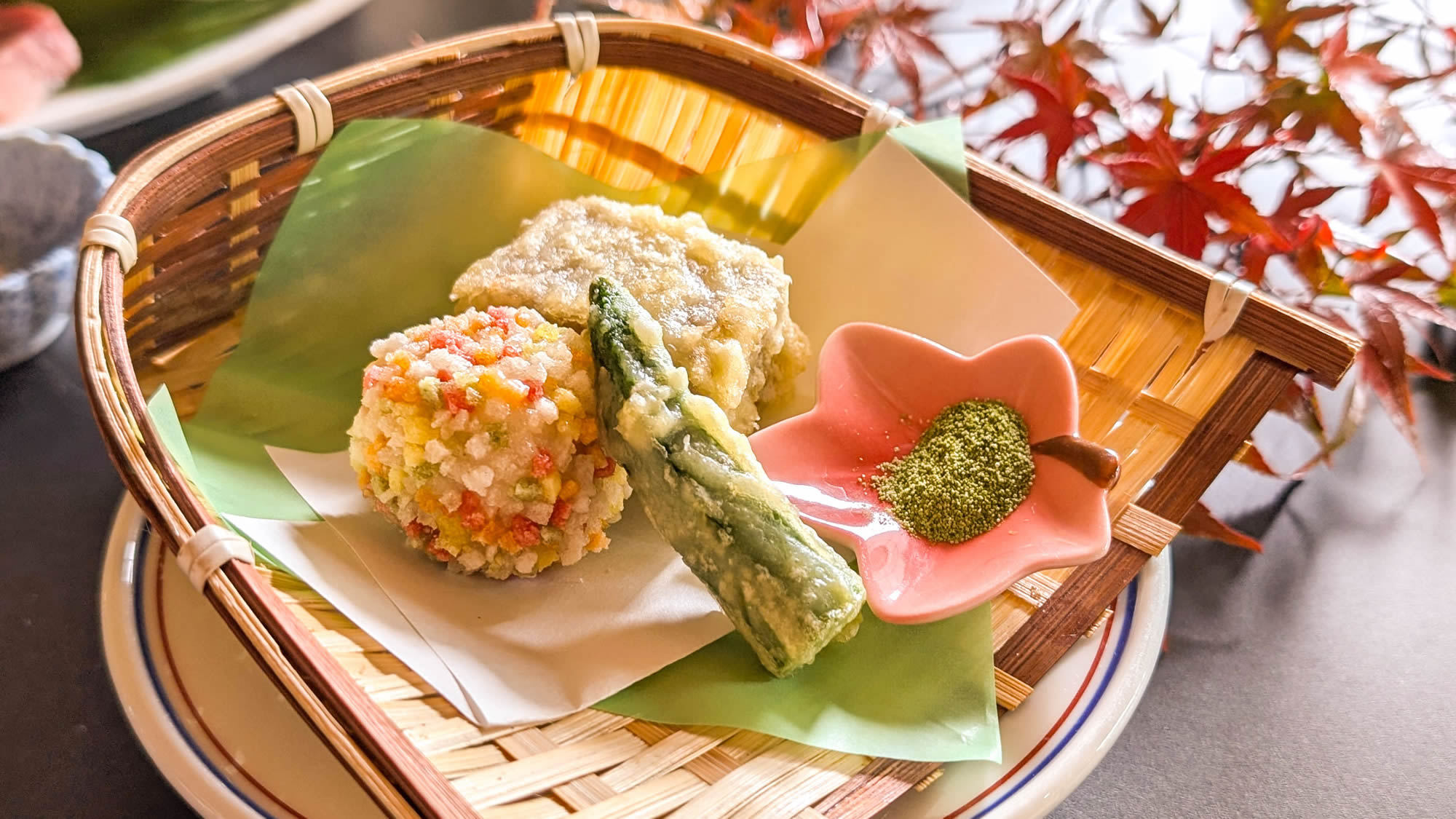 【秋】＜迷ったらこれ！華彩懐石＞「国産牛バター焼き」「秋鮭味噌鍋」「牛蒡餅天婦羅」「お造り4種」
