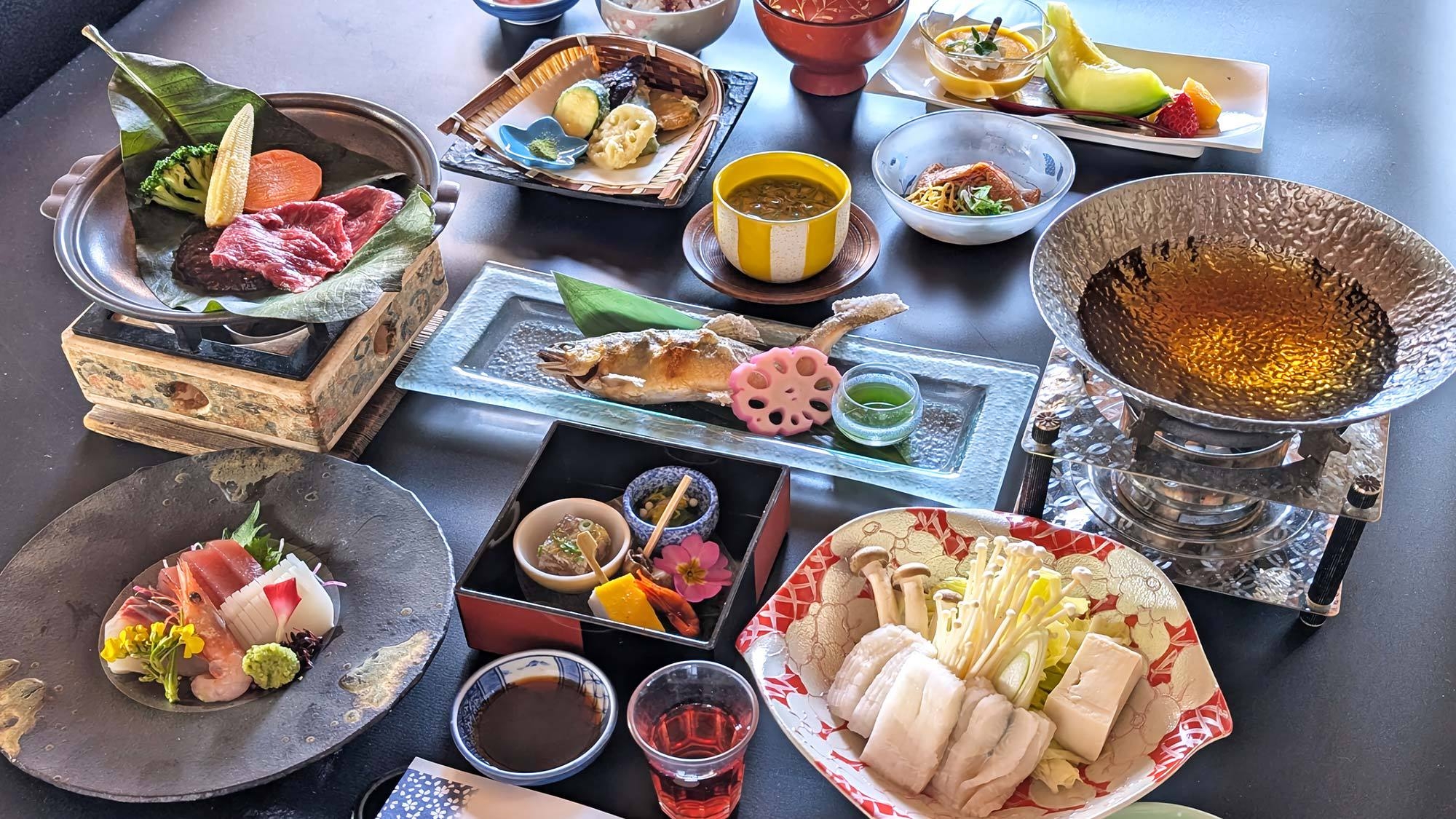 【夏】＜迷ったらこれ！華彩懐石＞「国産牛朴葉焼き」「ハモ鍋」「鮎塩焼き」「お造り四種」など全12品