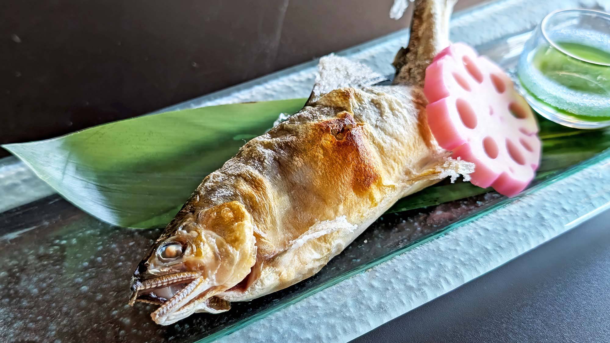【夏】＜自慢の会席〜旬彩＞「夏鴨朴葉焼き」「すずきブイヤベース鍋」「鮎塩焼き」など全12品