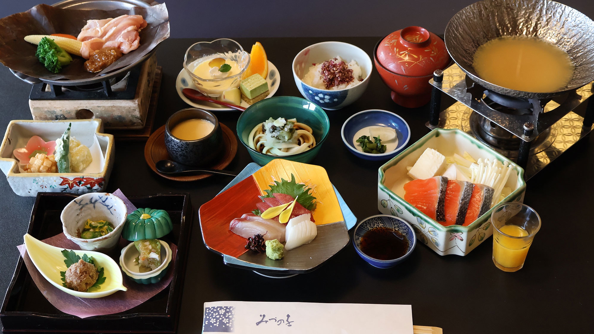 【秋】＜自慢の会席〜旬彩＞ 「名古屋コーチン朴葉焼」「秋鮭味噌鍋」「栗茶碗蒸し」など全12品
