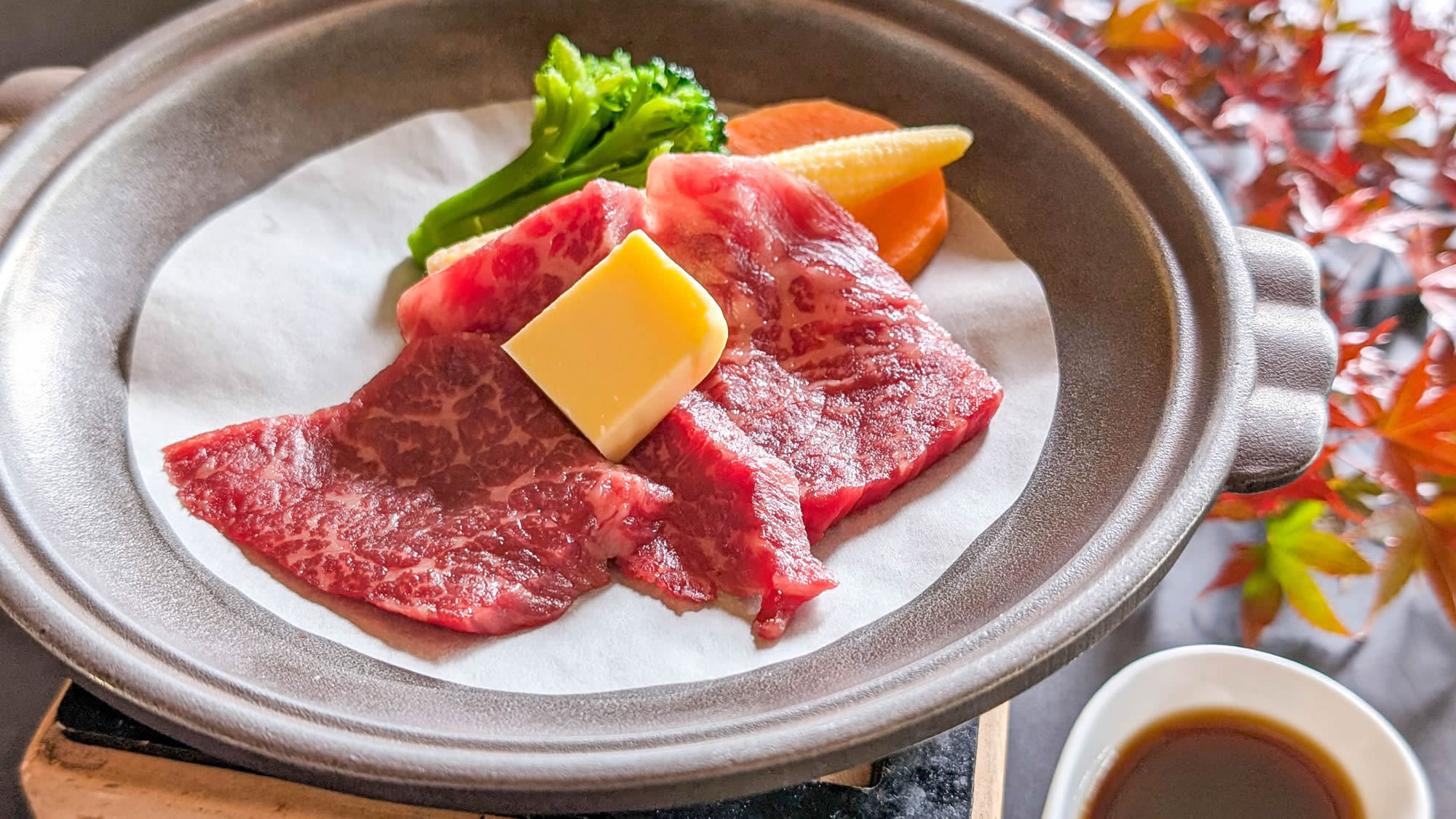 【秋】＜迷ったらこれ！華彩懐石＞「国産牛バター焼き」「秋鮭味噌鍋」「牛蒡餅天婦羅」「お造り4種」
