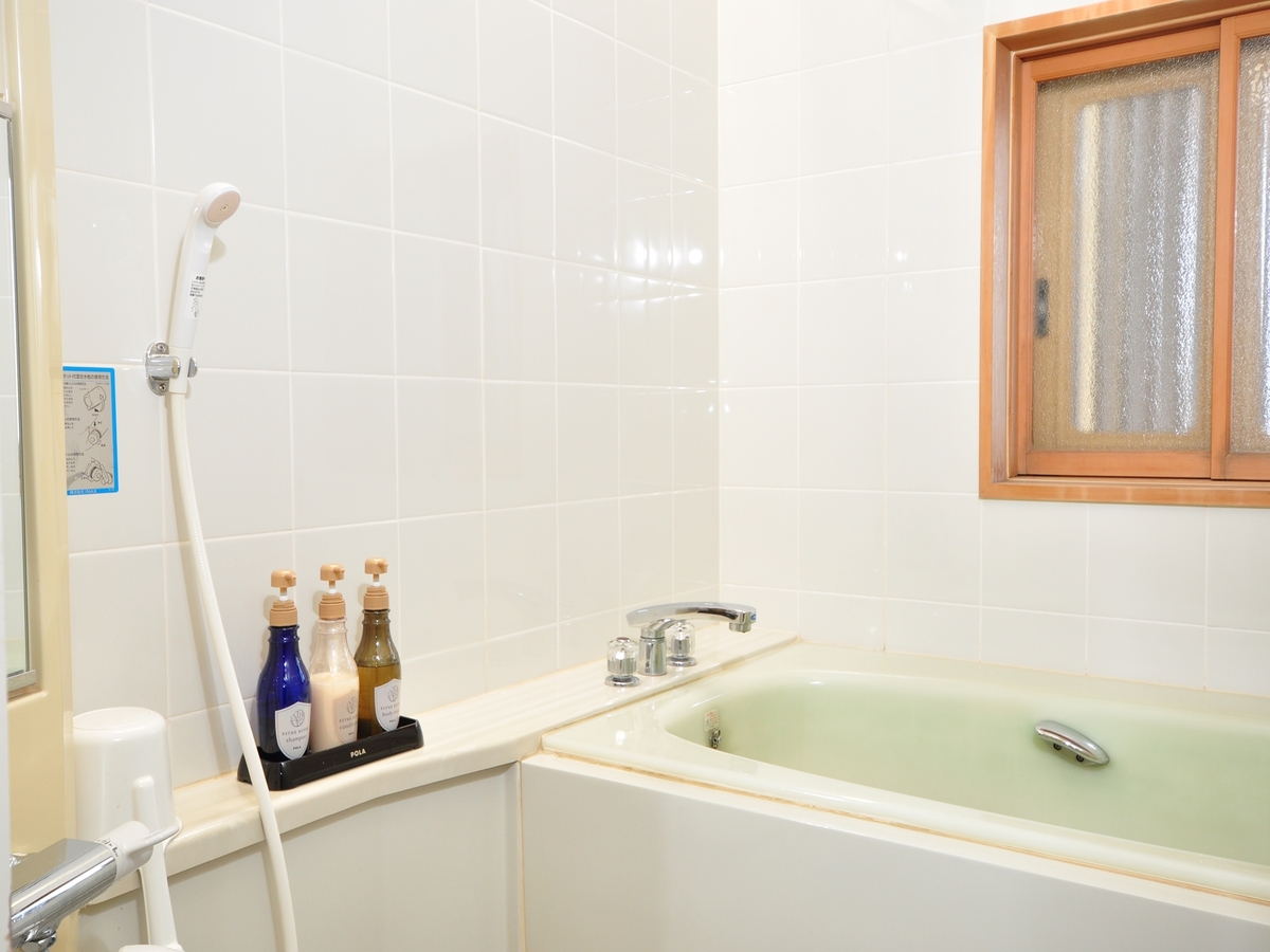 コンパクトながら機能的。清潔で使いやすいバスルームを備えています。