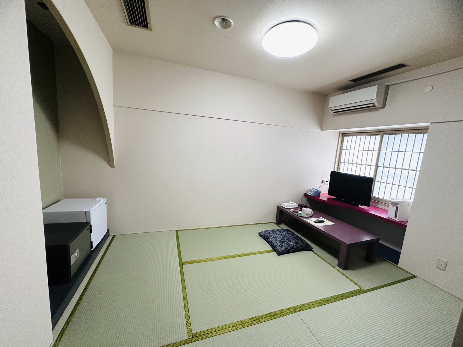 【禁煙】和室6畳（トイレ付、バス共用）