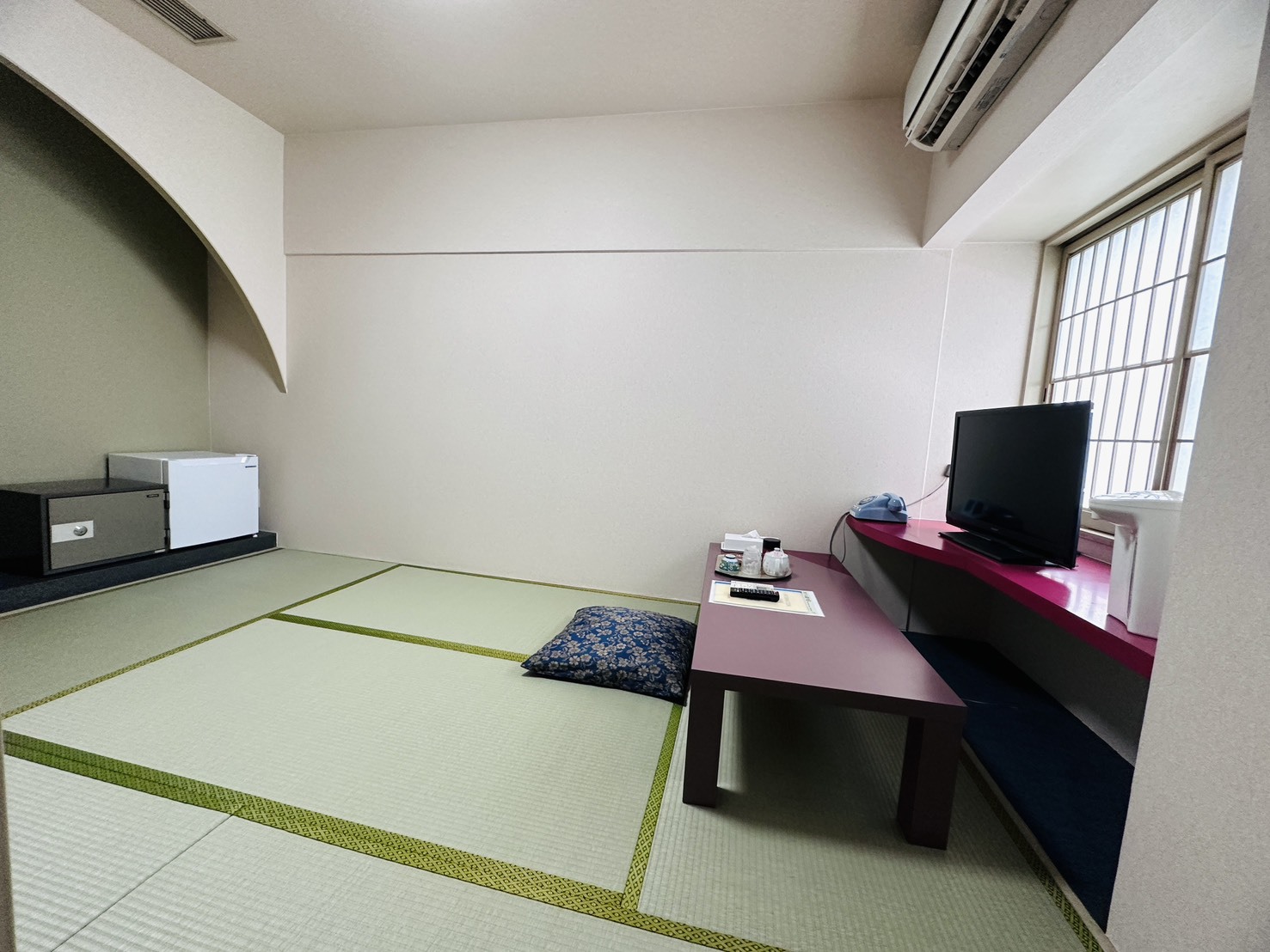 【禁煙】和室6畳（トイレ付、バス共用）