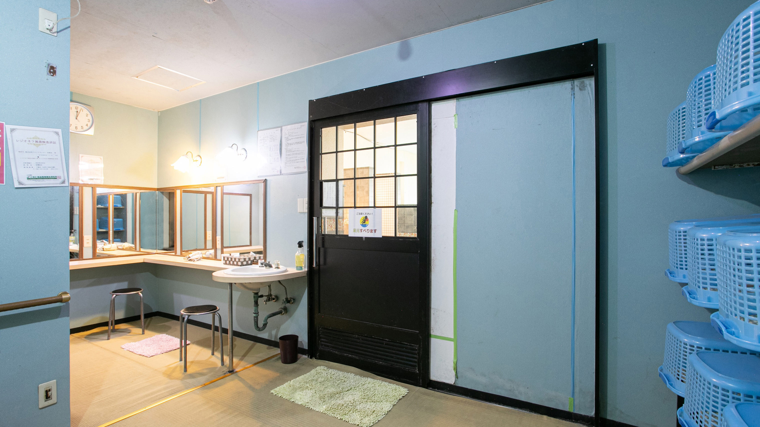 男性用大浴場　お子様にも喜ばれる滑り台有り！温泉らしい硫黄の香りもお楽しみいただけます♪