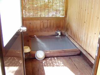 24時間無料の公共「野天風呂」