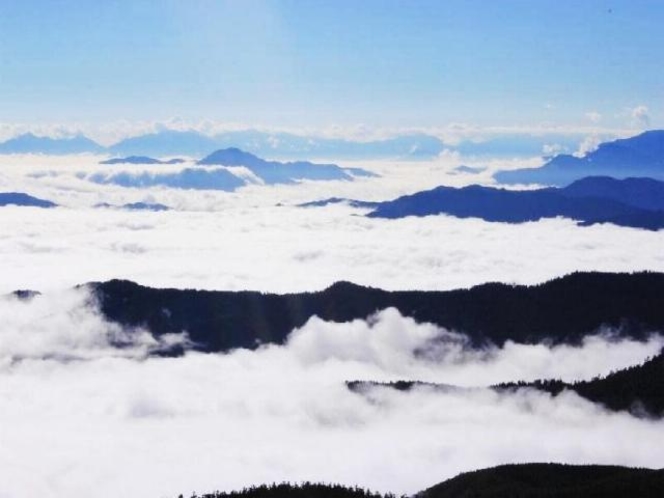 乗鞍岳から見た雲海の南アルプス