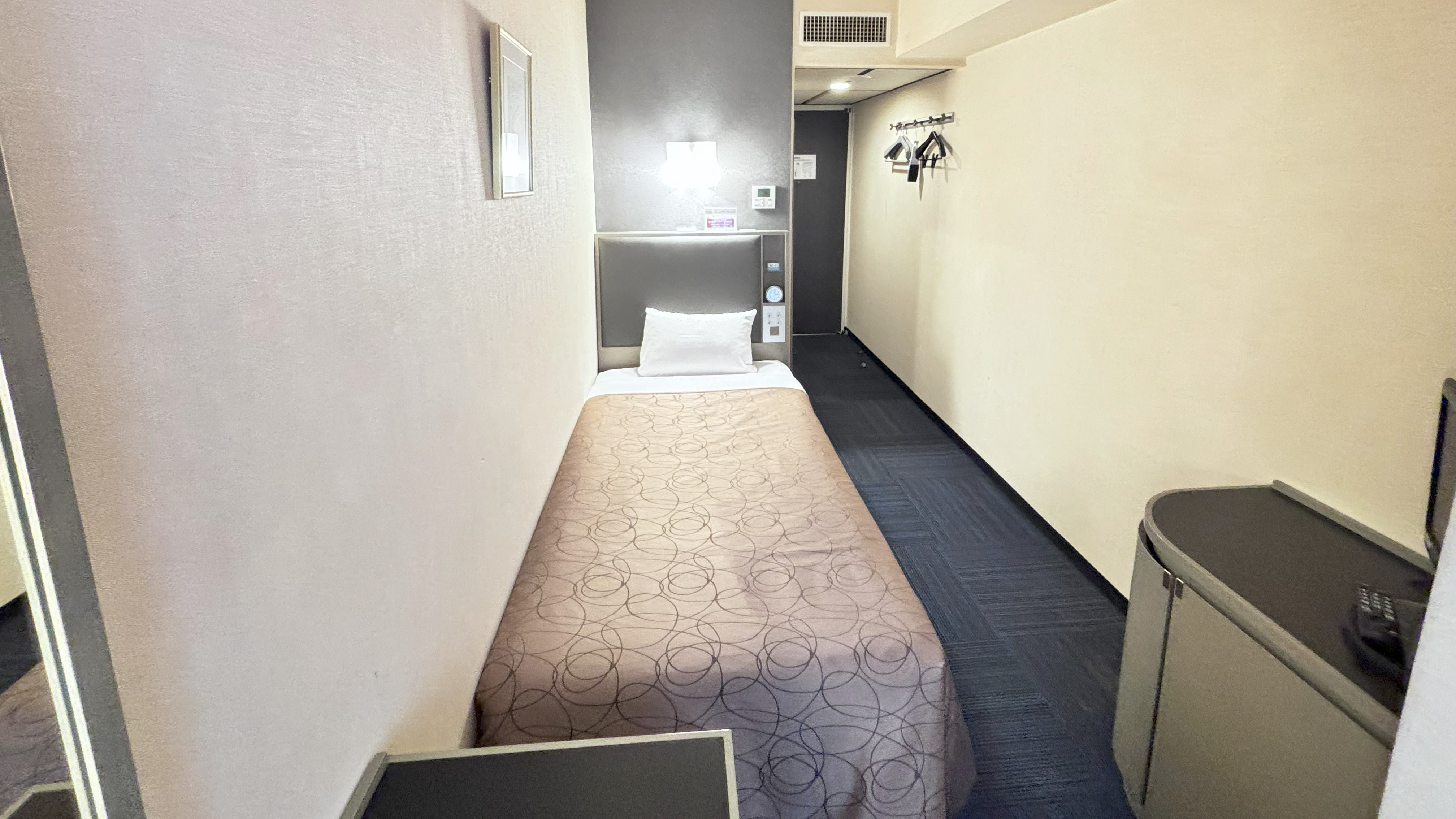 シングルルーム★ベッドサイズ1,000mm&times;1,950mm★13平米