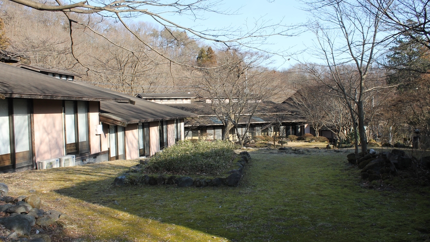 館内から見るお庭の眺め