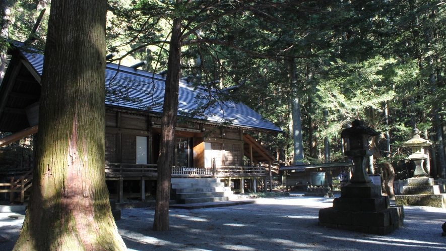 赤城神社（車で5分）