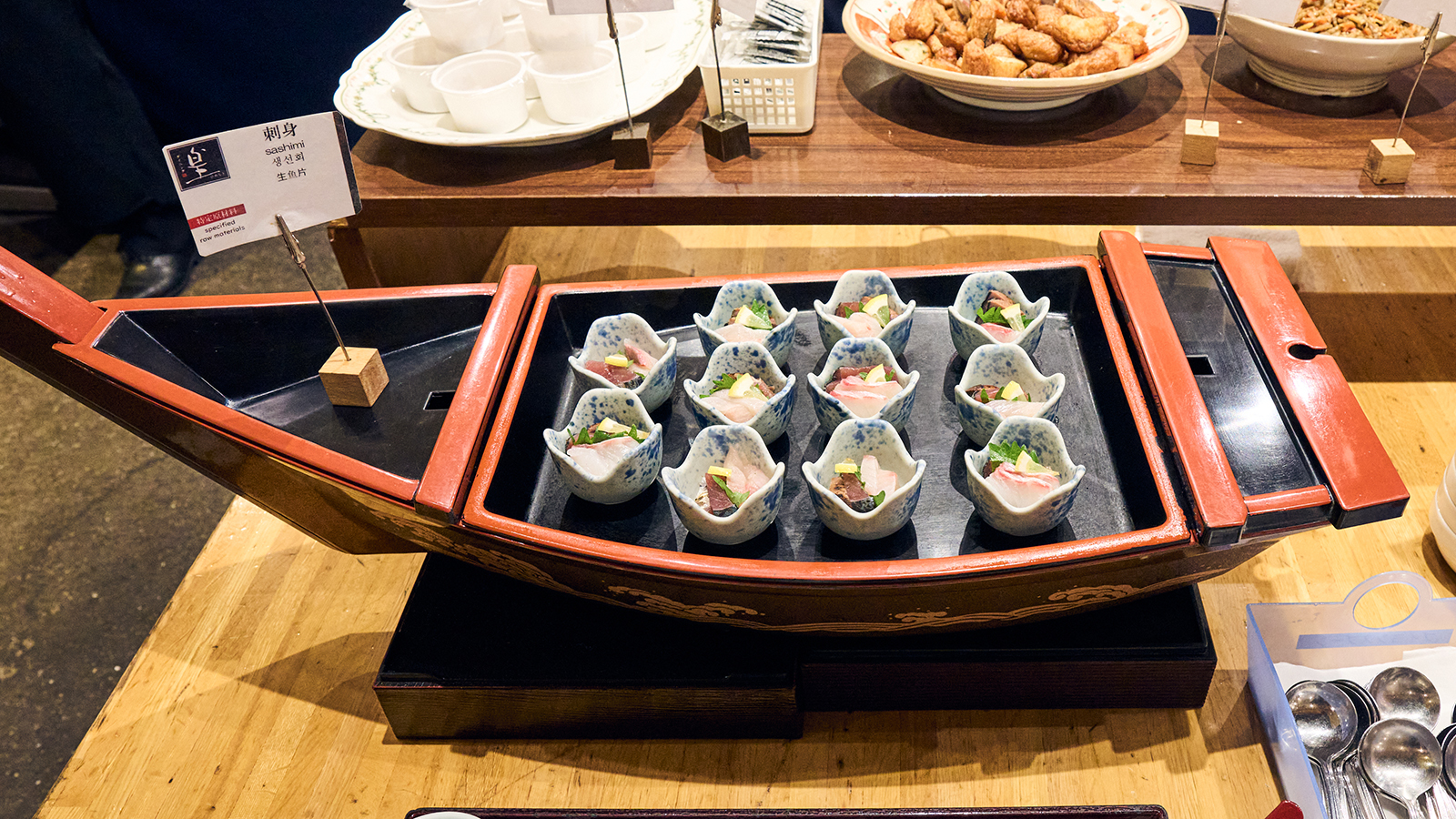 【朝食】お刺身も小鉢でご提供しております！