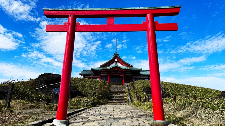 箱根元宮　天空の神社、駒ケ岳は古来より神山をご神体とする山岳信仰が行われた場所