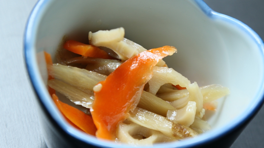 朝食◆一例、ご飯がすすんでしまう、きんぴらごぼう。