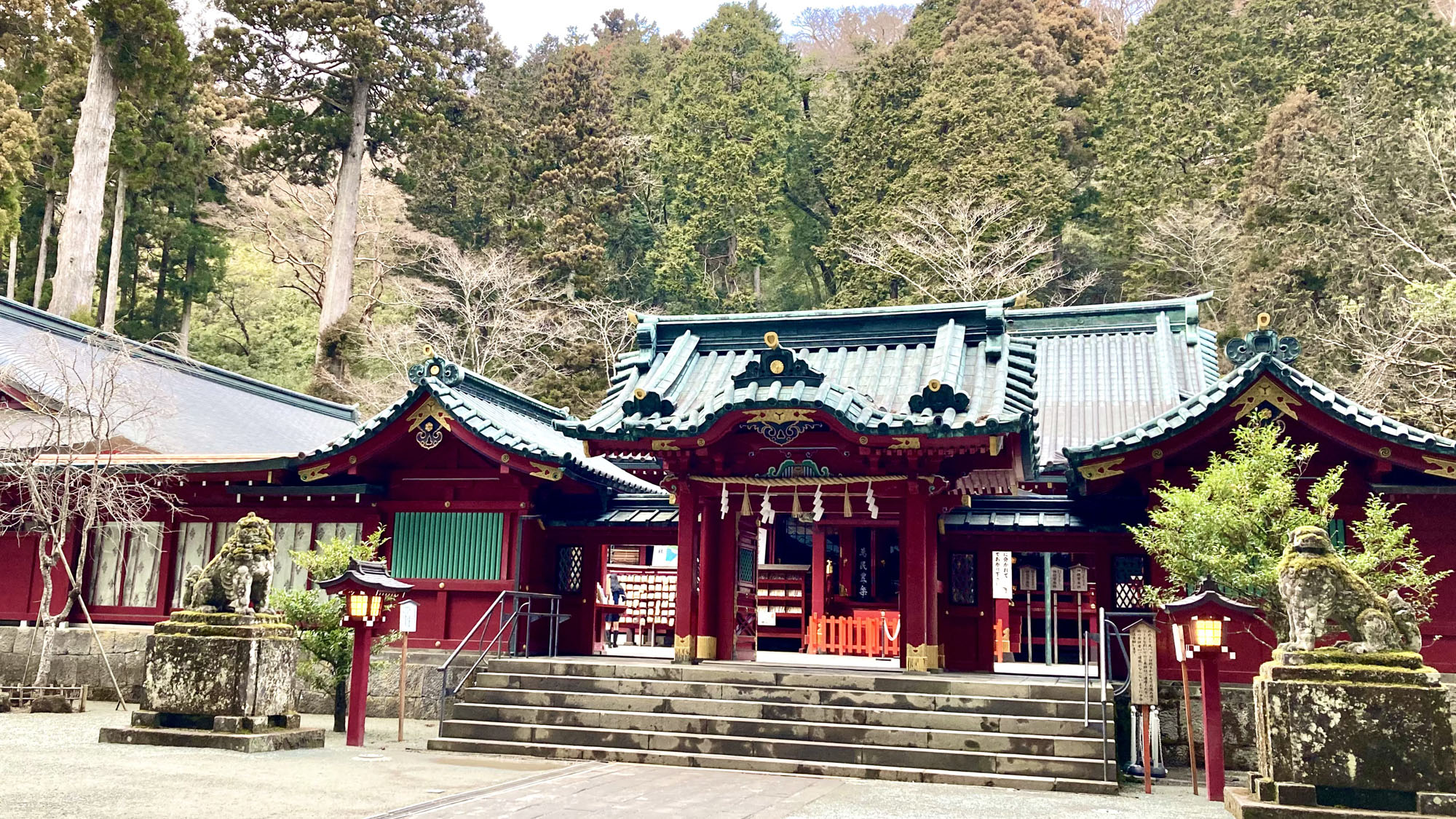 箱根神社　奈良時代より関東の総鎮守大権現と崇敬された神社、源頼朝や徳川家康など歴代の武将が訪れました