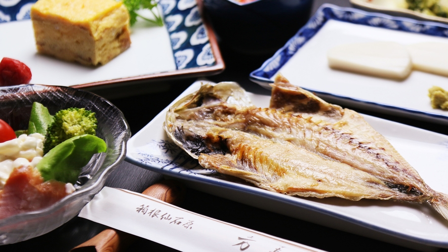 朝食◆アジの開きがメインの朝ご飯。副菜も野菜の美味しさをそのまま味わうようなシンプルさがむしろ贅沢。