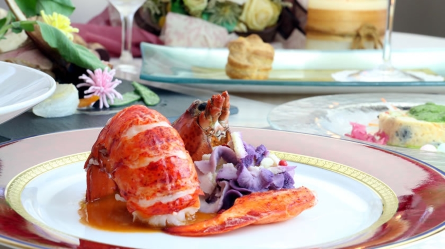 オマール海老のアメリケーヌソース　紫芋のムースリーヌ
