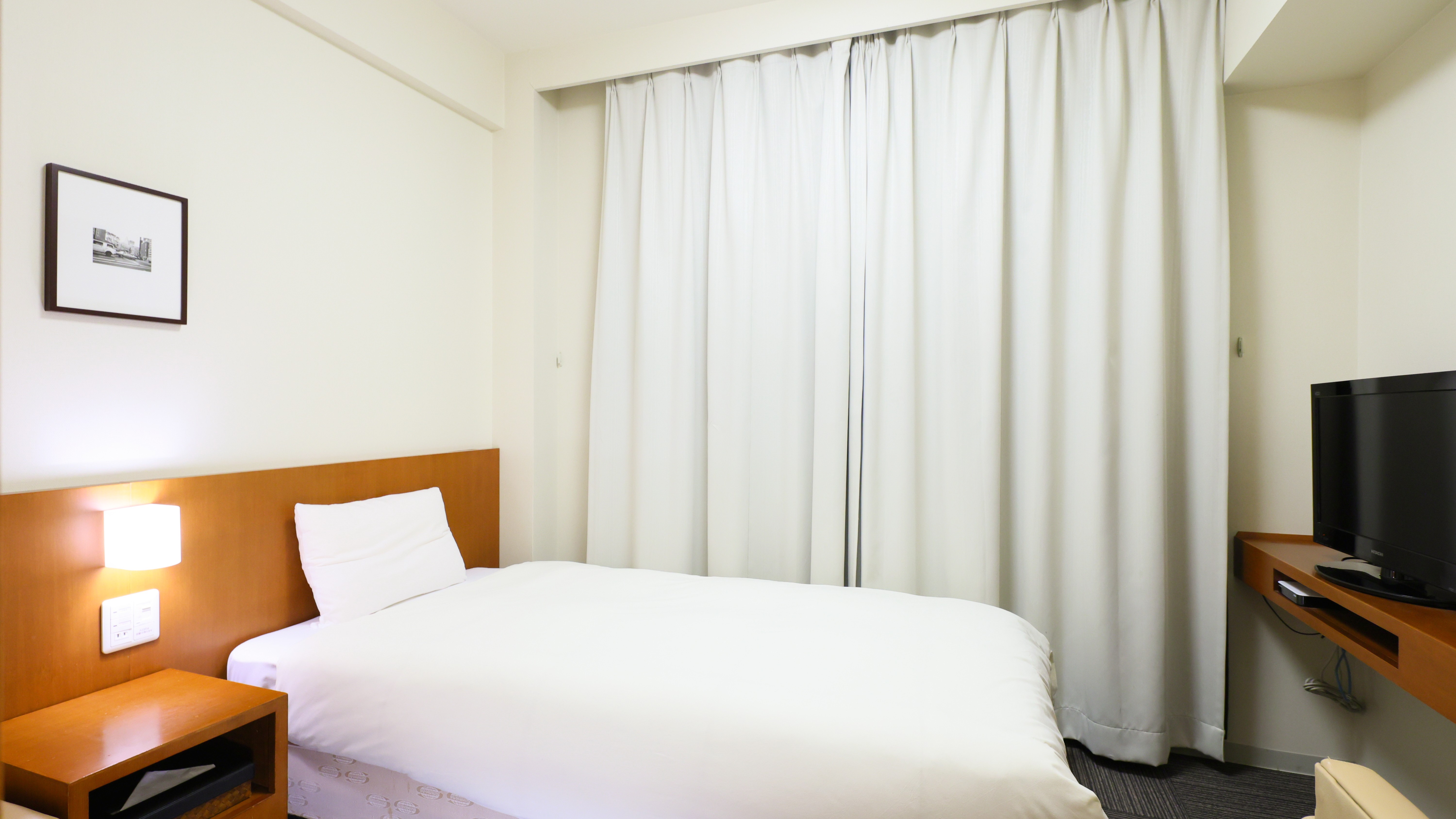 エコノミーシングル　12.0～12.6平米　ベッドサイズ100cm&times;195cm　バス、シャワー無し