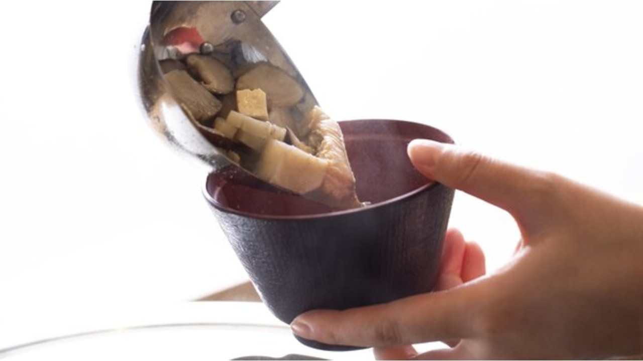 【朝食】味噌汁　季節によって異なります