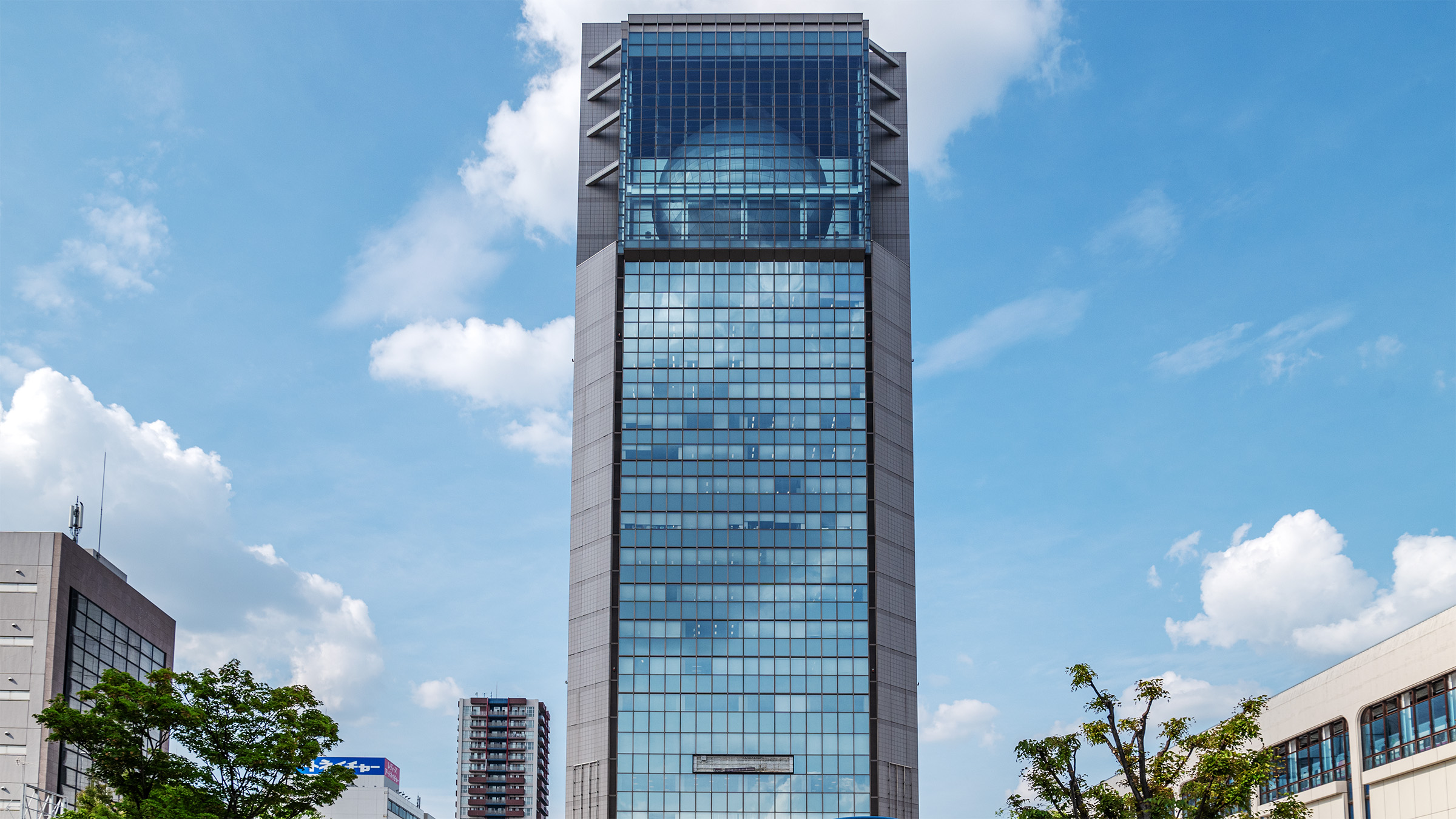 ビッグアイ(車で約3分)