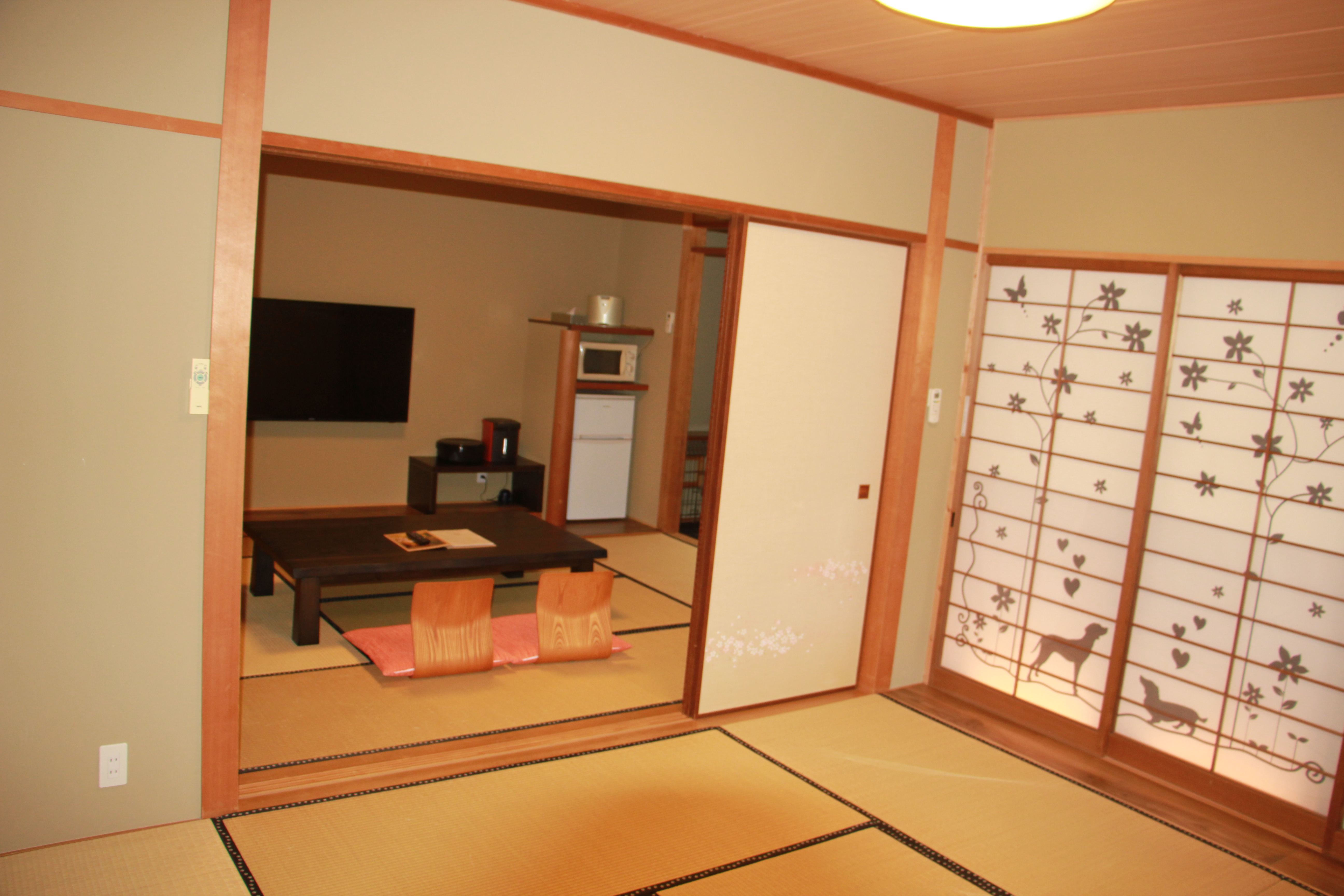 二間続き16畳和室　部屋奥から