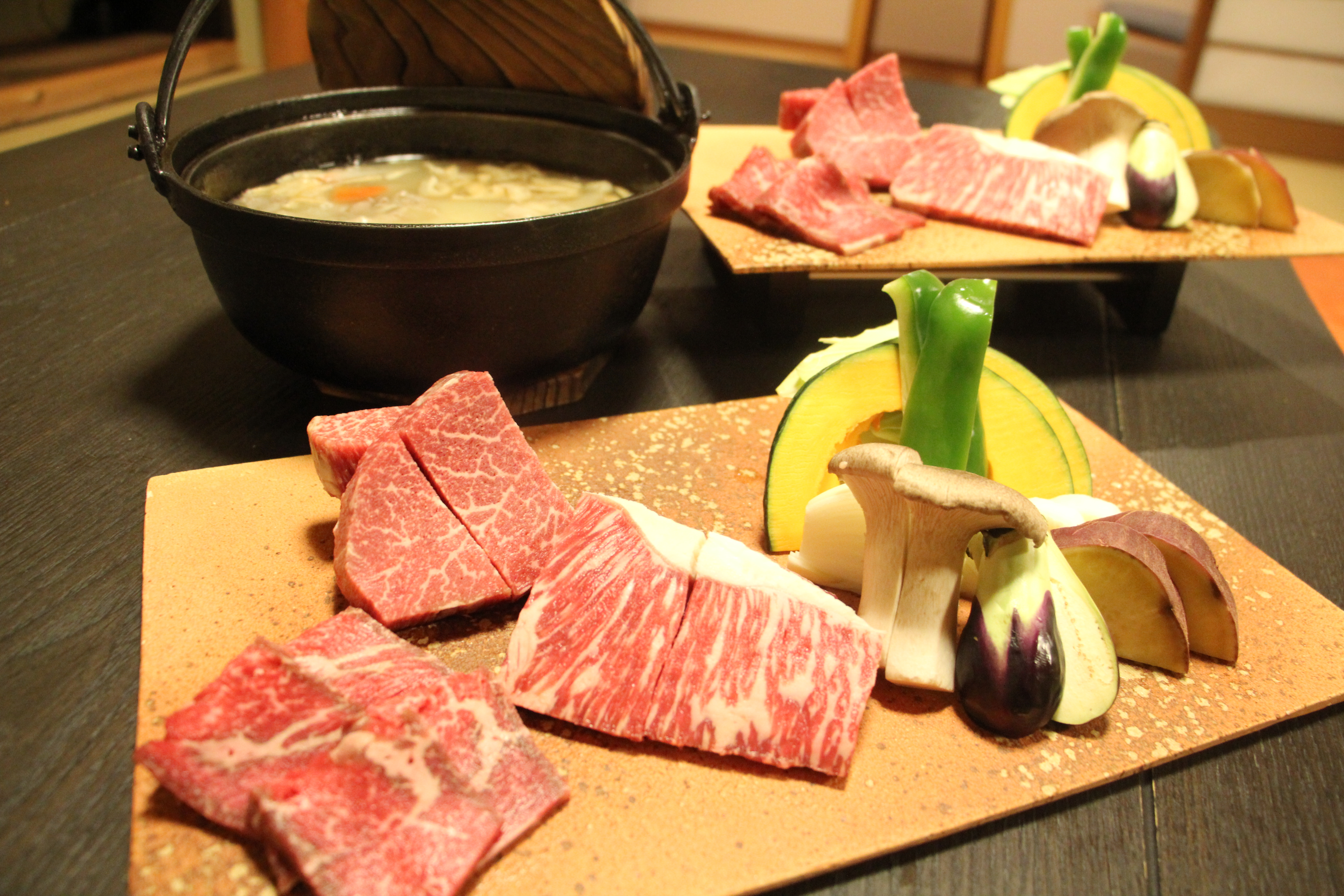 ご夕食　赤牛　3種の溶岩焼き　だご汁