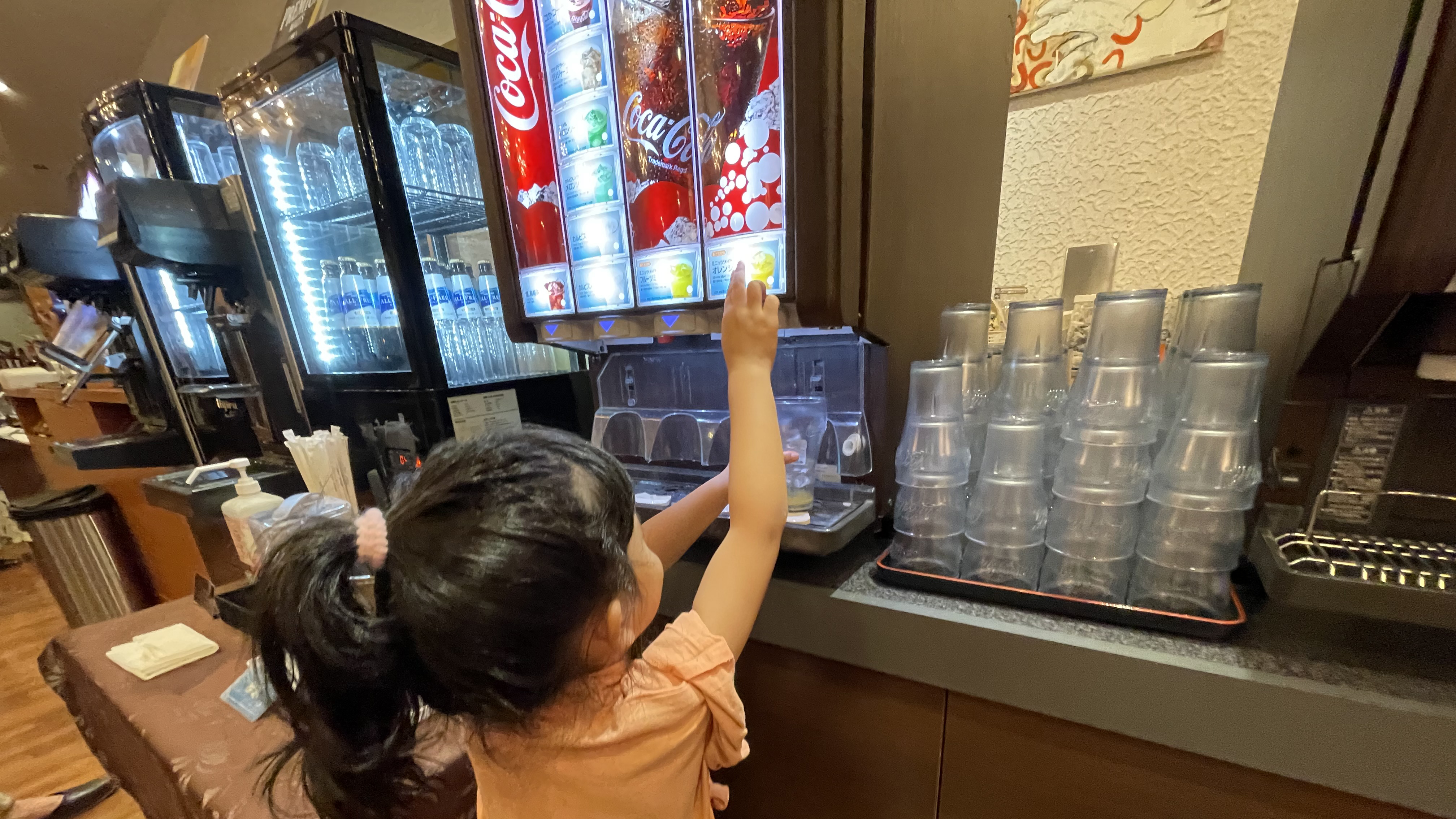 夕食フリードリンク（17：30～、19：30～の２部制）