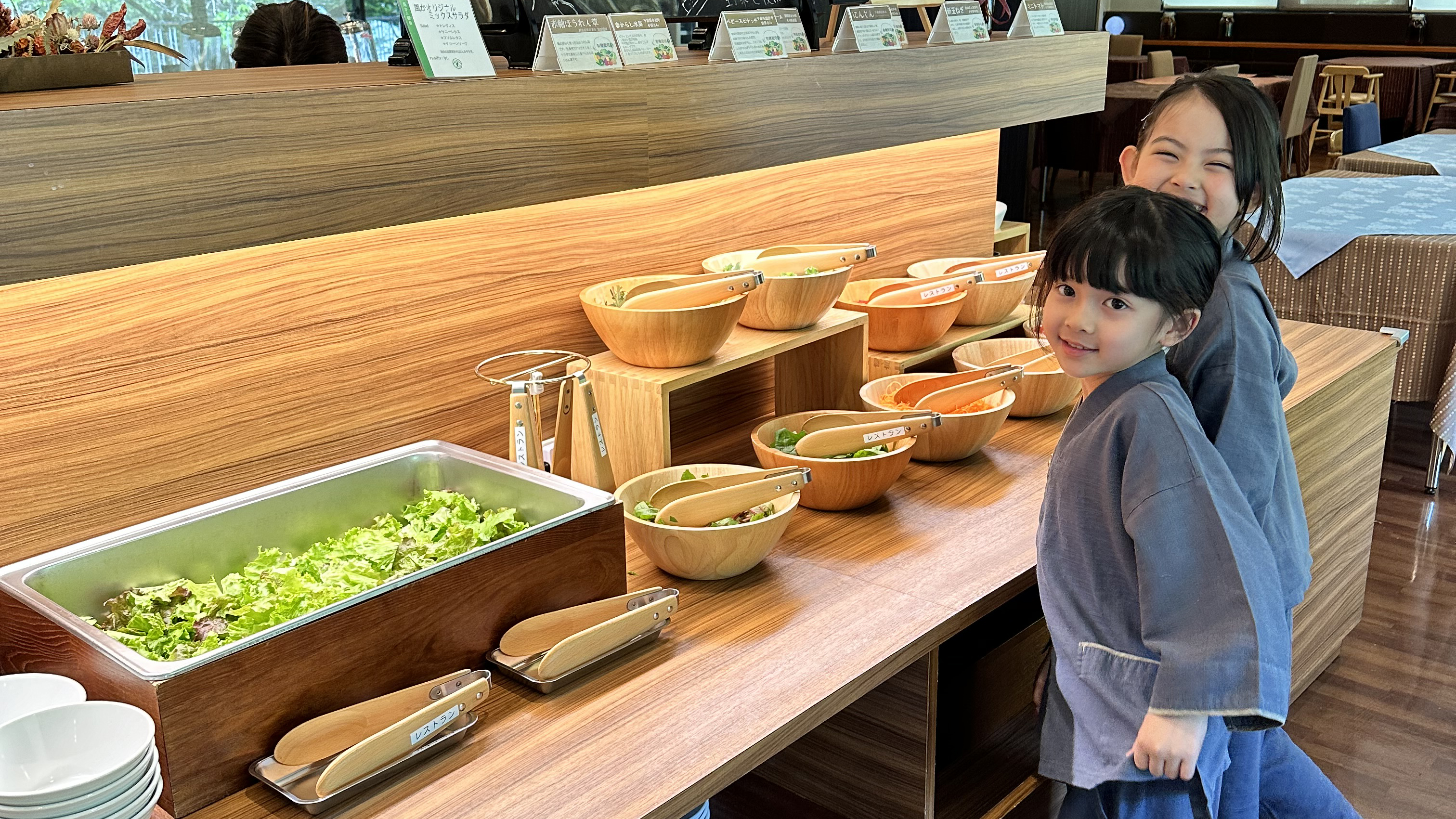 朝ご飯　有機野菜等のサラダBAR