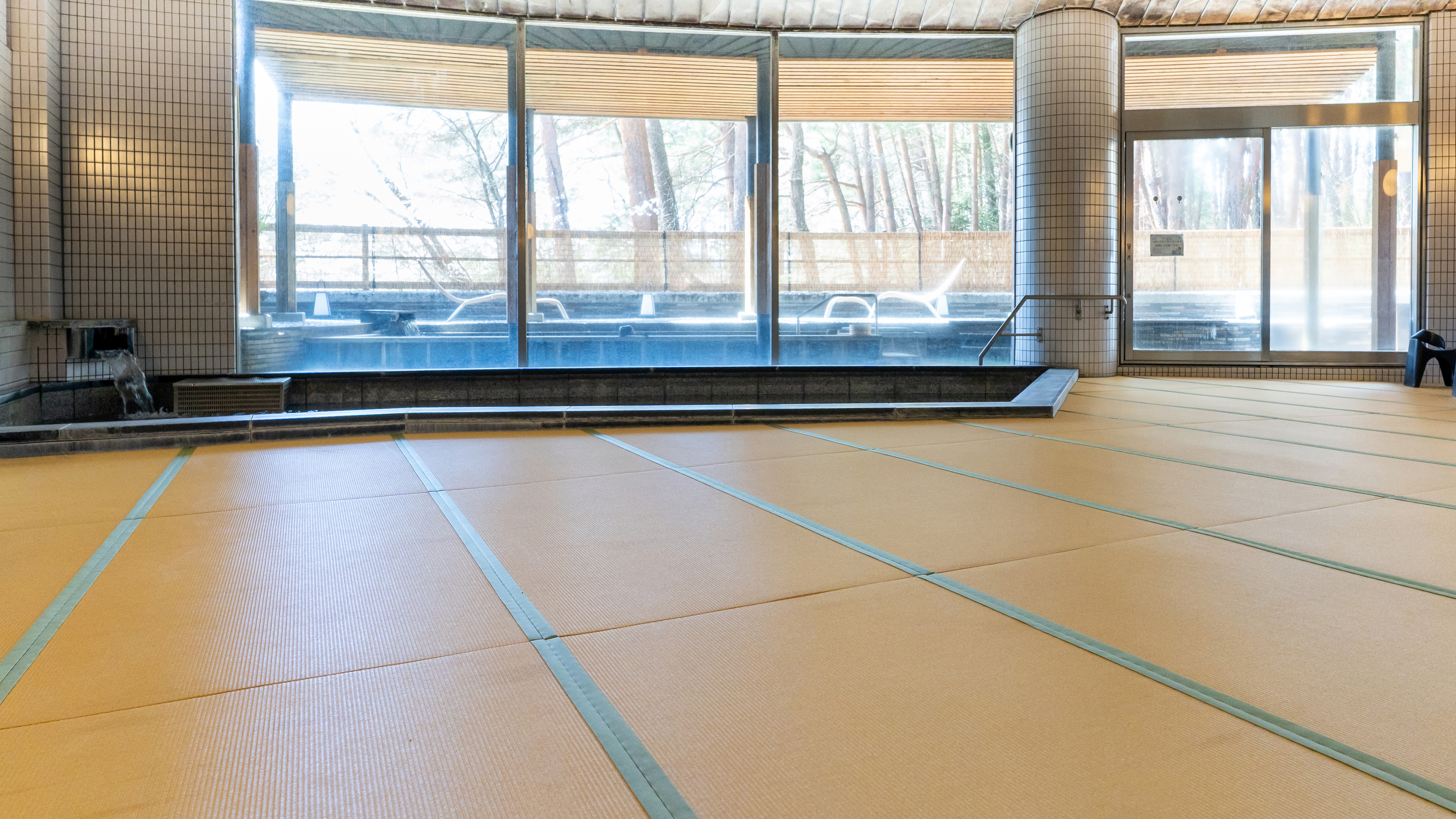 大浴場＜畳敷き＞麗水備長炭風呂