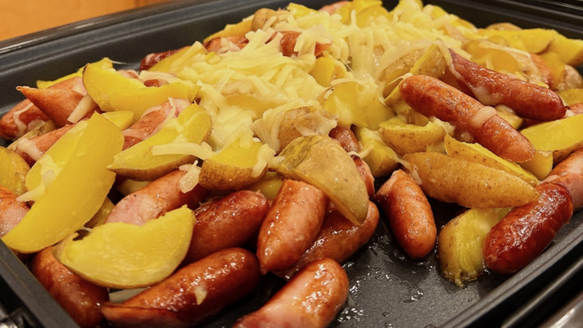 ウインナーとインカのめざめフライドポテトチーズ乗せ